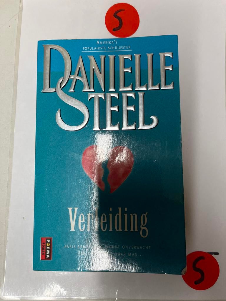 Danielle Steel - Verleiding (Poema Roman), Ophalen of Verzenden, Zo goed als nieuw