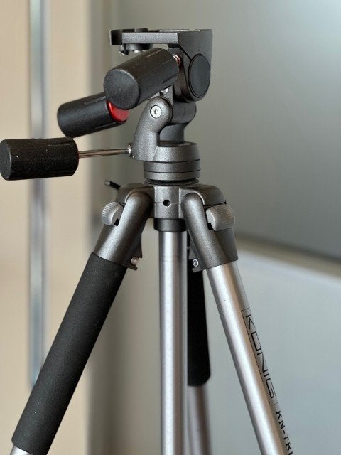König KN-tripod75 statief + 3W balhoofd, Kiesweg 2a, 97877 Wertheim, Germany., Zo goed als nieuw, Contact@k-m.de, König & Meyer