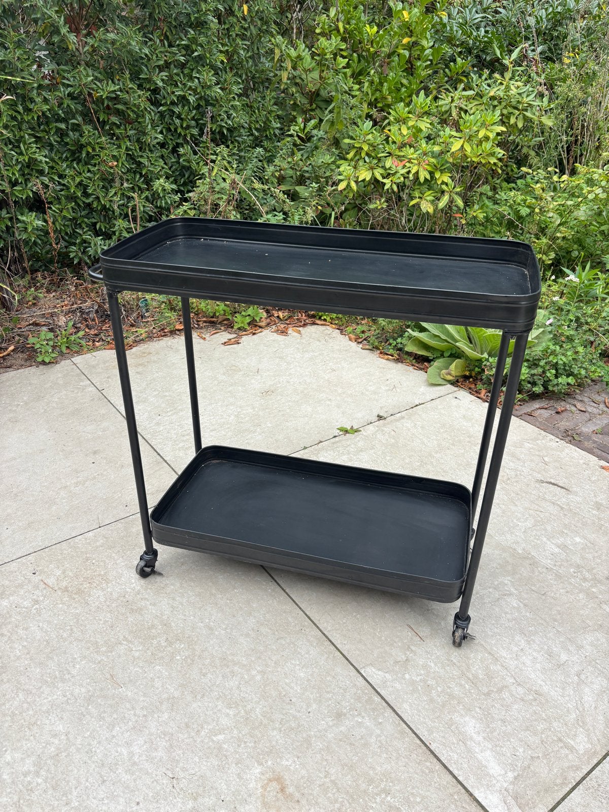 Zwart metalen serveerwagen/trolley op wielen, Ophalen, Metaal of Aluminium, Zo goed als nieuw, 75 cm of meer