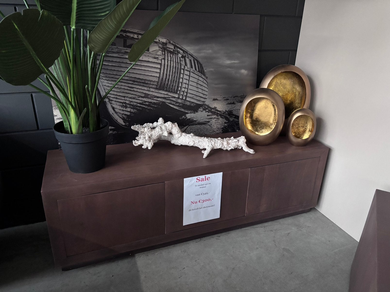Tv meubel Walnut - Showroom opruiming, Gebruikt, 100 tot 150 cm, Ophalen of Verzenden, Minder dan 100 cm