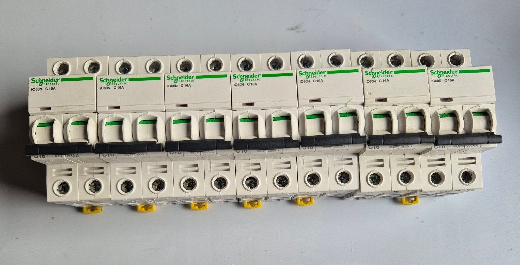 Schneider Installatie automaten, aardlek 2 polig en 4 polig, Ophalen of Verzenden, Nieuw, Schneider Electric, Installatieautomaat