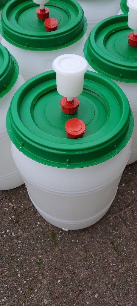 Gistingsvaten 6 x plastic incl. kraan en waterslot 60 liter, Ophalen, Gebruikt