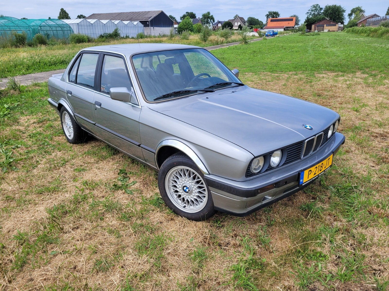 BMW E30 316 5drs onverprutst Nieuwe d.riem waterpomp apk, Auto's, Automaat, 1005 kg, 4 cilinders, 1200 kg