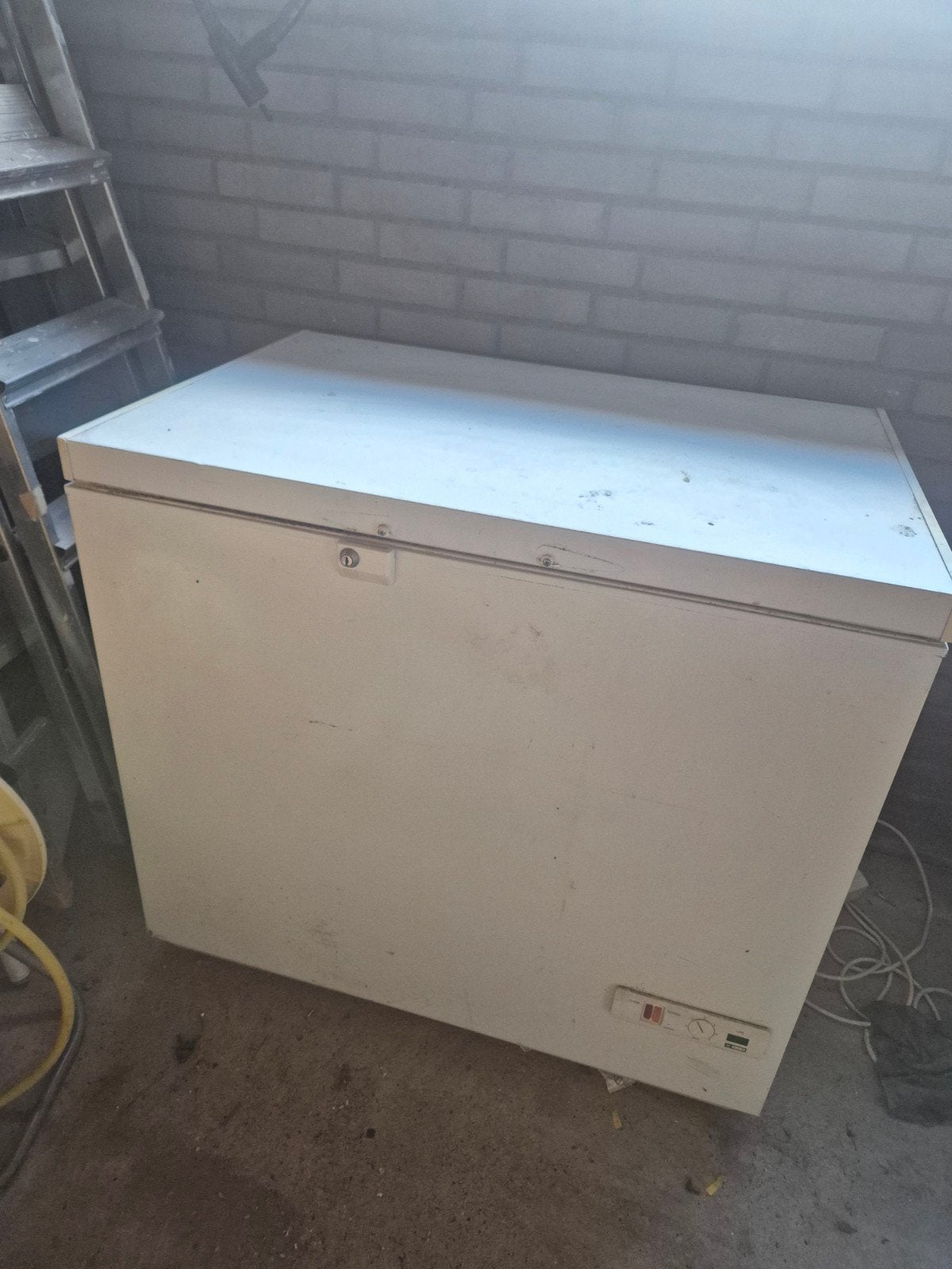 Gratis vriezer - ouder model, werkt nog perfect!, Vrieskist, Gebruikt, Vrijstaand, 90 cm of meer