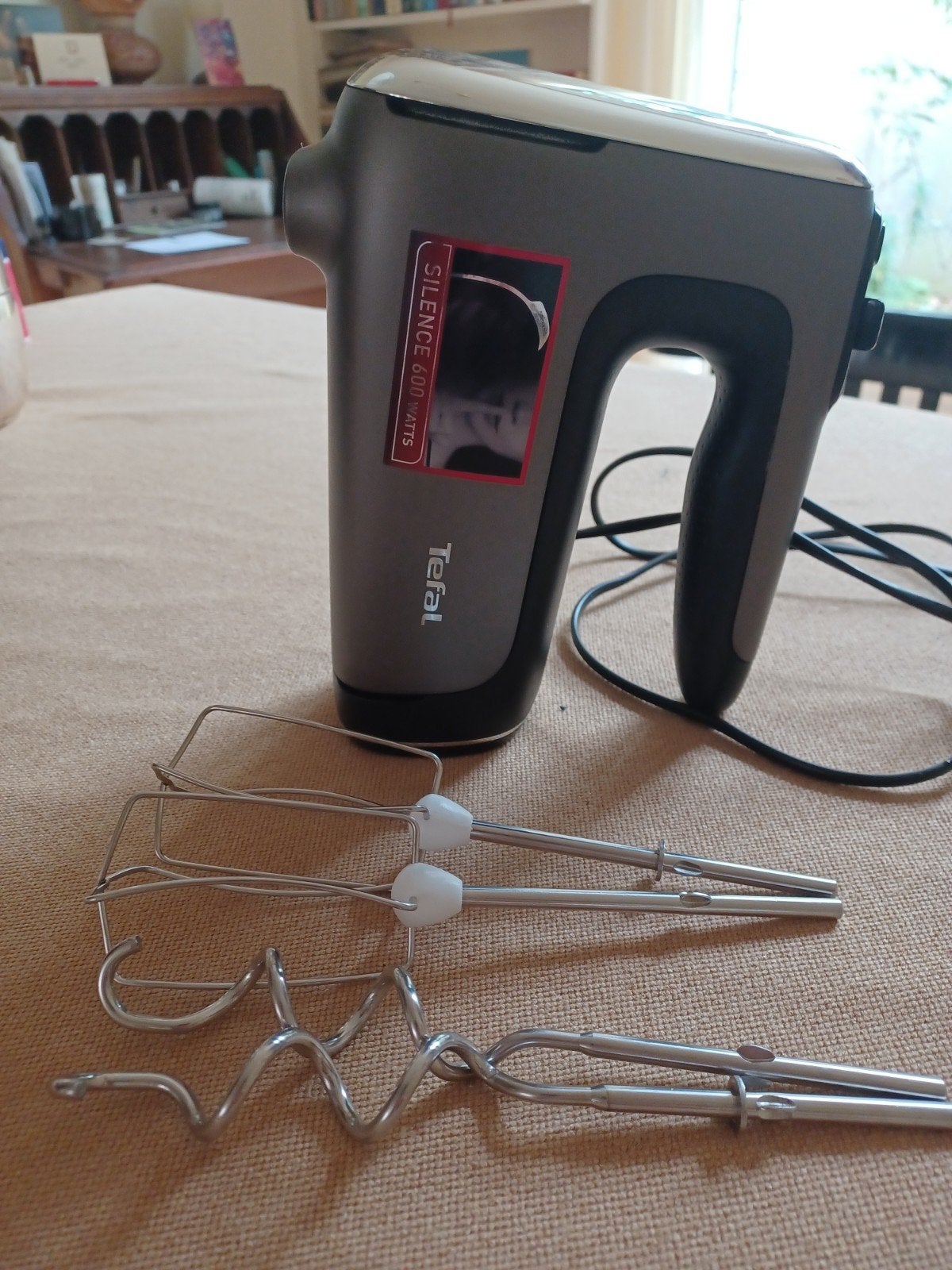Tefal Silence 600 Watt Handmixer - Stil en Krachtig, Ophalen of Verzenden, Zo goed als nieuw, 3 snelheden of meer