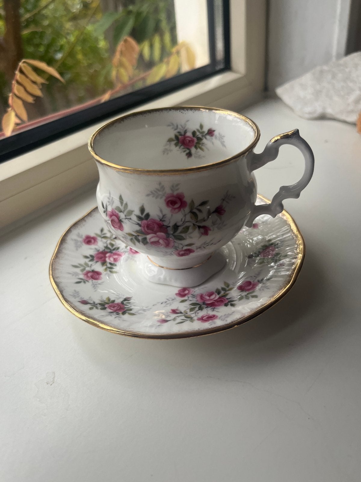 Elizabethan Staffordshire Roze Roos Theekopje en Schotel, Antiek en Kunst, Ophalen of Verzenden