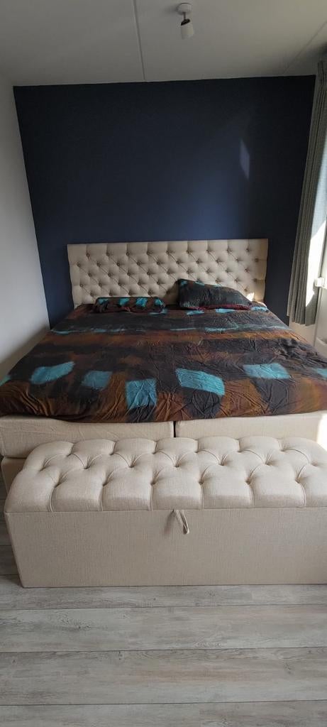 Swiss Sense bed (boxspring) met hocker - 210x180, Ophalen, Tweepersoons, Zo goed als nieuw, 180 cm