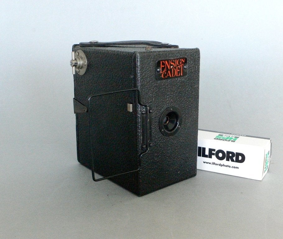 Houghton Butcher Ensign Cadet 127 roll Film Box Camera, Ophalen of Verzenden, Voor 1940, Fototoestel