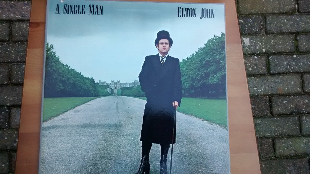 LP - Elton John - A single man, Ophalen of Verzenden, Zo goed als nieuw, Pop, LP
