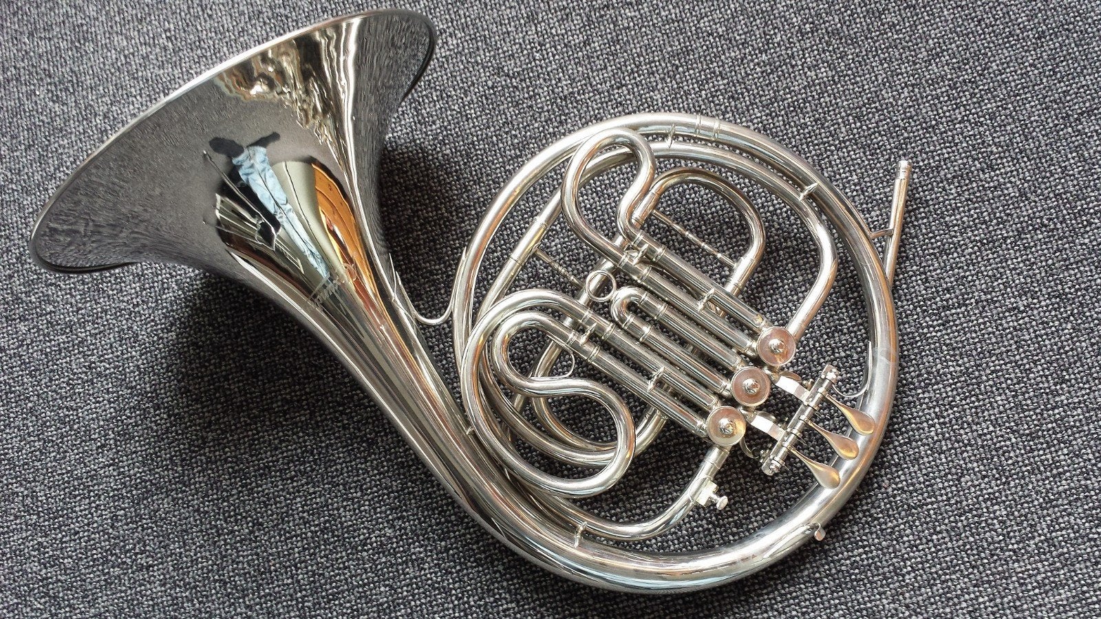 Eb/Es Hoorn Alexandra, 60 jaar oud, ventielen soepel, Muziek en Instrumenten, Blaasinstrumenten | Overige, Ophalen, Gebruikt, Koperblazer