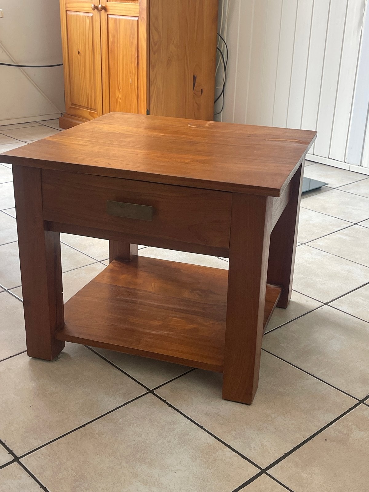 Houten bijzettafel 60x60 cm gratis af te halen, Gebruikt, Vierkant, Overige houtsoorten, 50 tot 100 cm