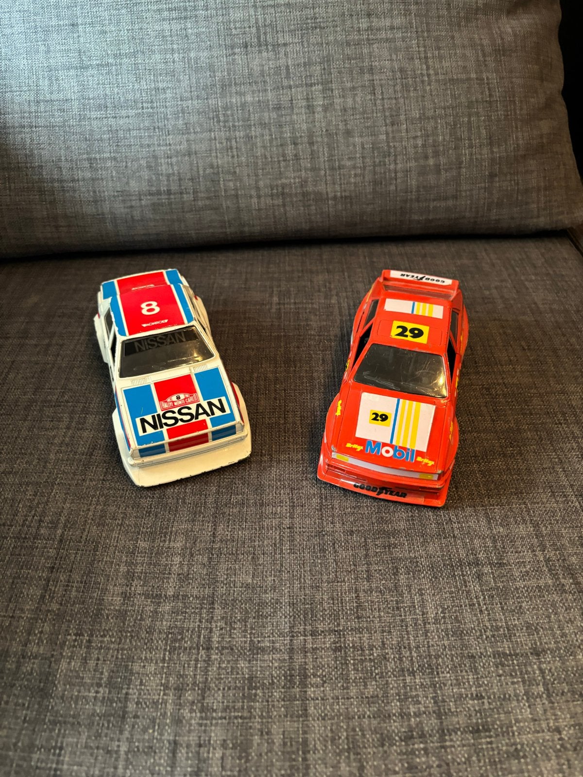 Vintage raceauto's - Nissan en Audi (2 stuks) 1:24, Ophalen of Verzenden, Gebruikt, Auto