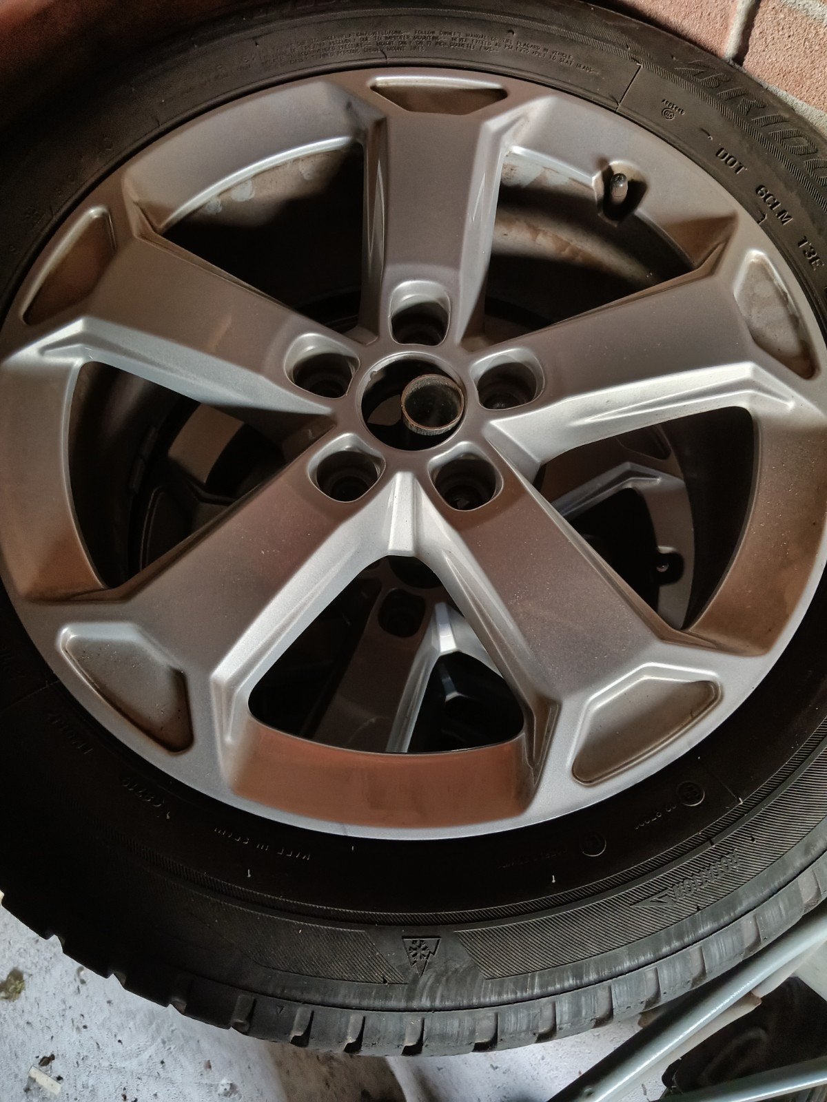 Audi 17 inch velgen met Bridgestone winterbanden 215/55R17, Auto-onderdelen, Ophalen, Banden en Velgen, 17 inch, Winterbanden