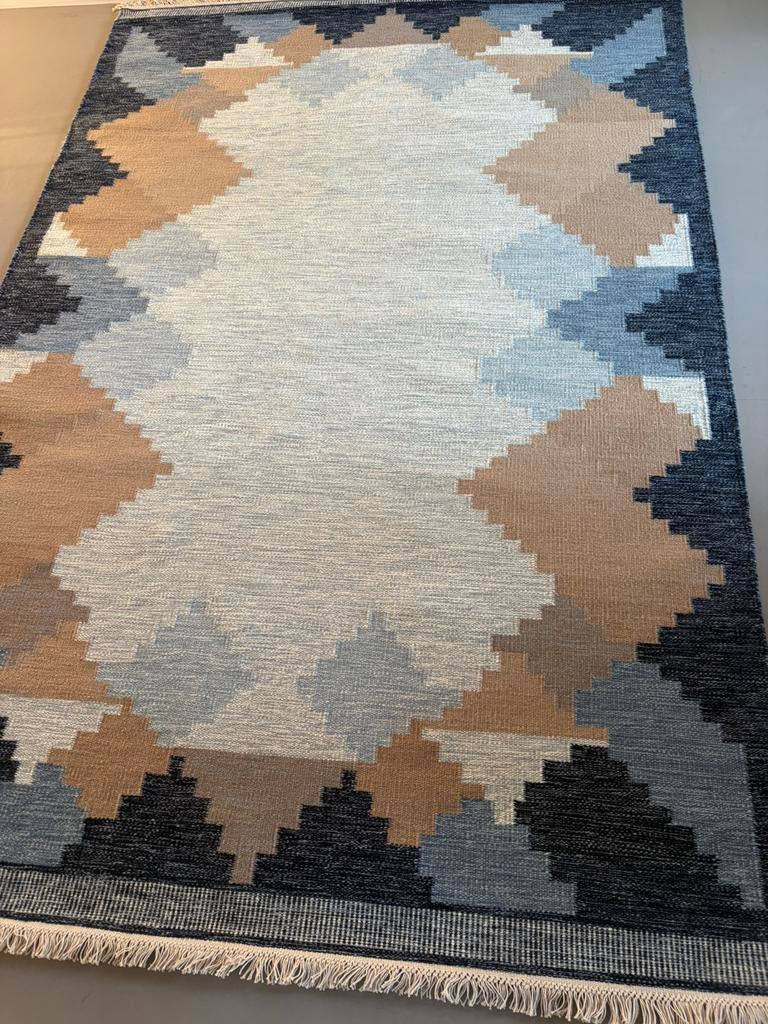 Handgeweven groot wollen vloerkleed rollakan blauw en beige, Huis en Inrichting, Stoffering | Tapijten en Kleden, Nieuw, 200 cm of meer