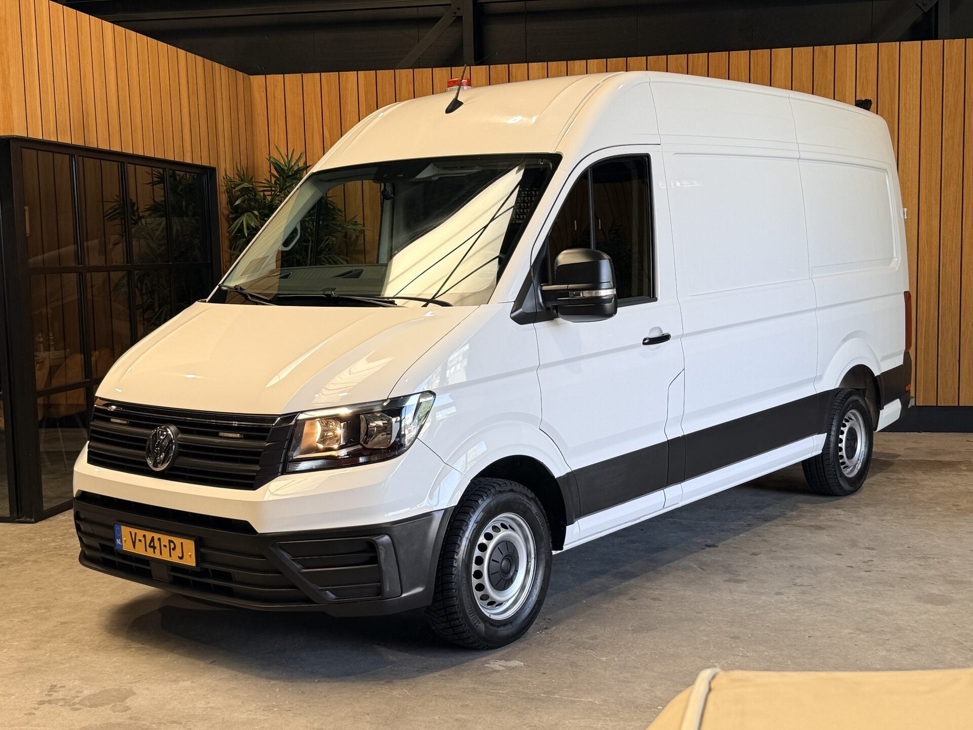 Volkswagen Crafter 35 2.0 TDI L3H2 Comfortline . Achterwiela, Stof, Gebruikt, Euro 6, 4 cilinders