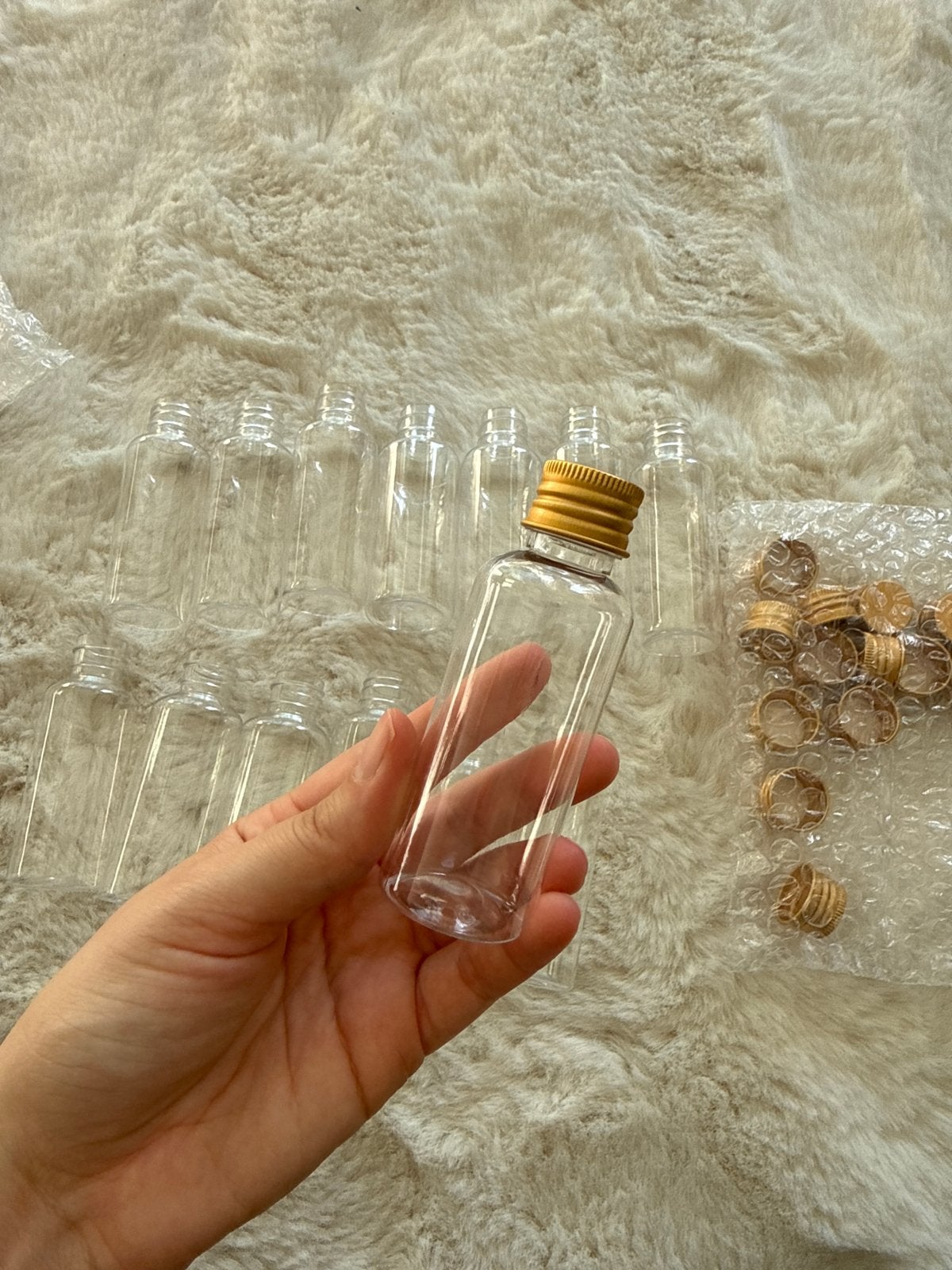 Set van 14 lege plastic flesjes met gouden dop voor bedankje, Kunststof, Overige kleuren, Nieuw, Ophalen of Verzenden