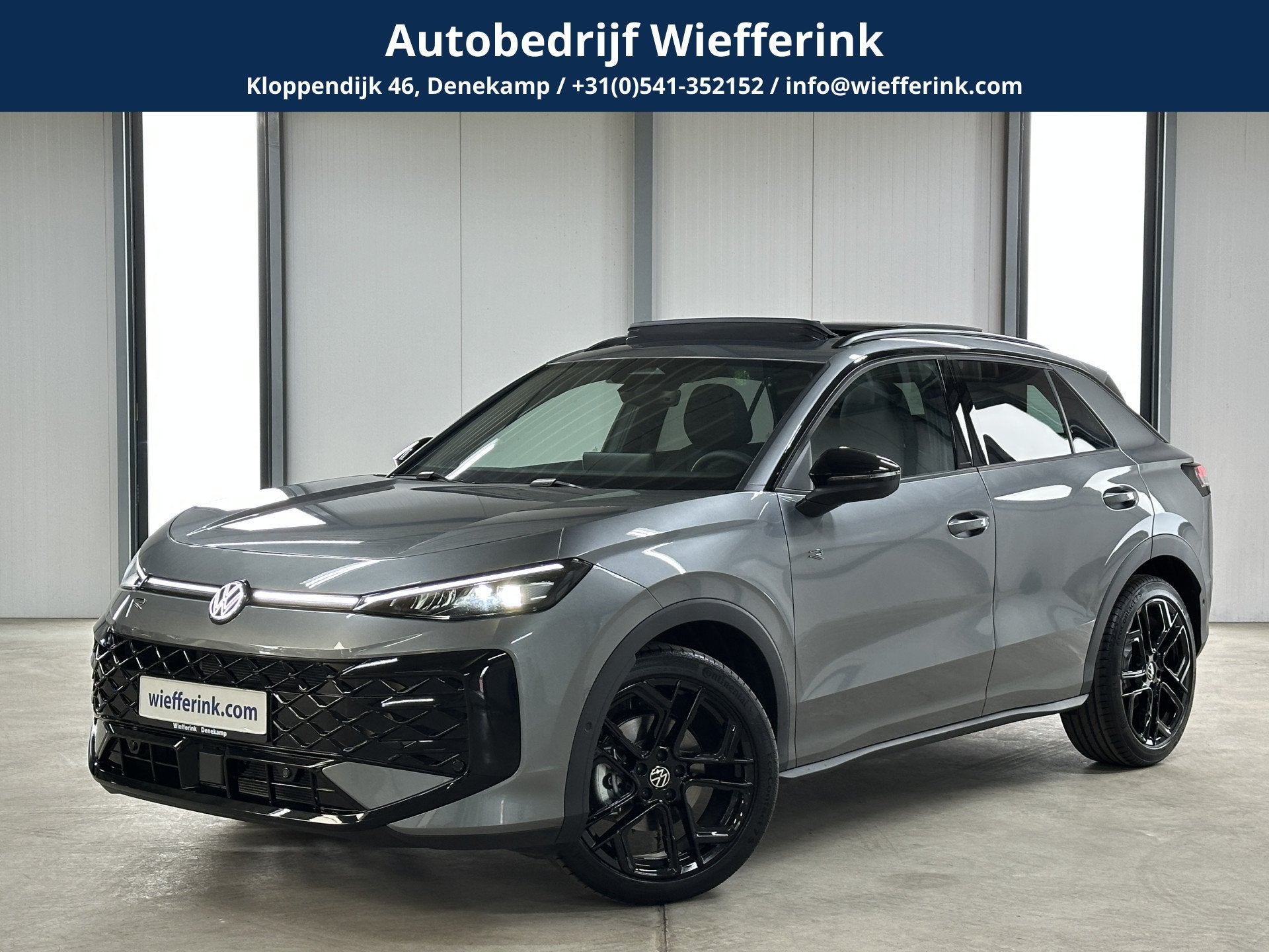 Volkswagen T-Roc 1.5 eTsi R-Line First Edition | H&K | Trekh, Auto's, Zwart, 4 cilinders, Leder en Stof, Bedrijf