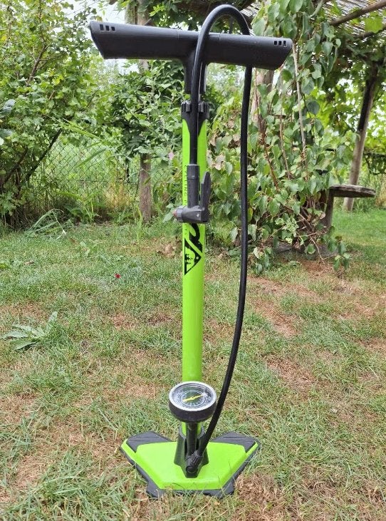 Fietsvoetpomp met drukmeter, Fietsen en Brommers, Ophalen, Drukmeter, Gebruikt