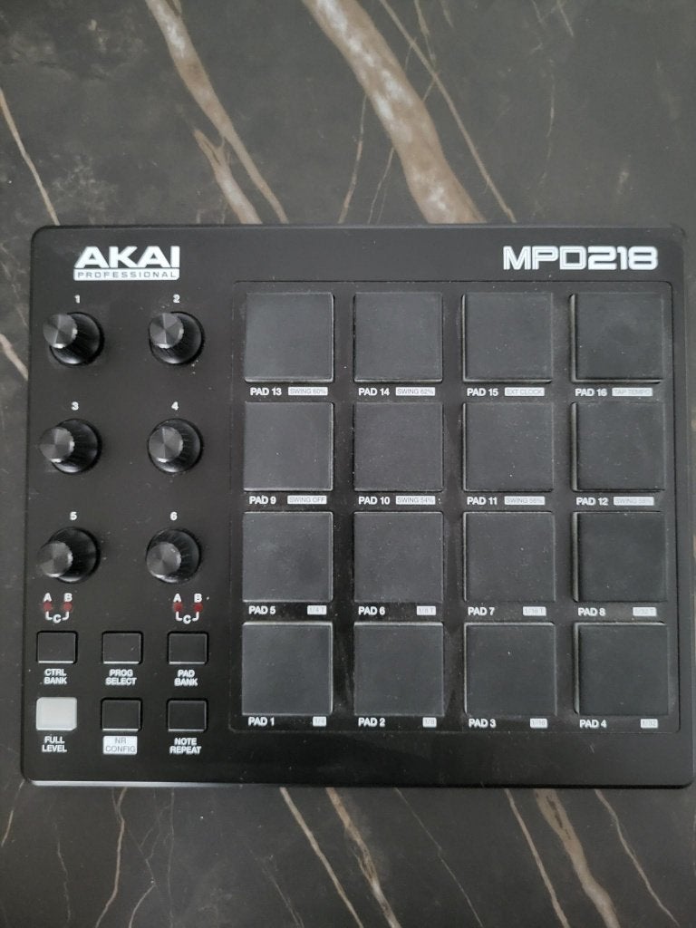 Akai MPD218, Ophalen, Zo goed als nieuw
