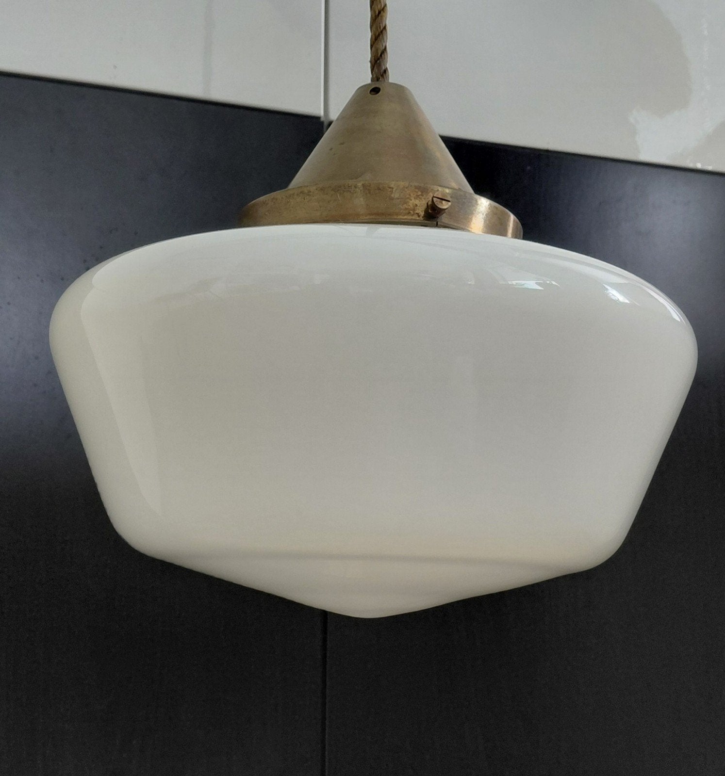 Vintage opaline glazen lampenkap met messing armatuur, Ophalen of Verzenden