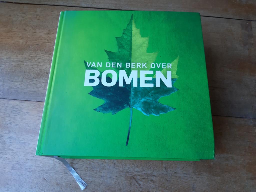 Van den Berk over Bomen, editie 2015, in keurige staat (WD), Ophalen of Verzenden