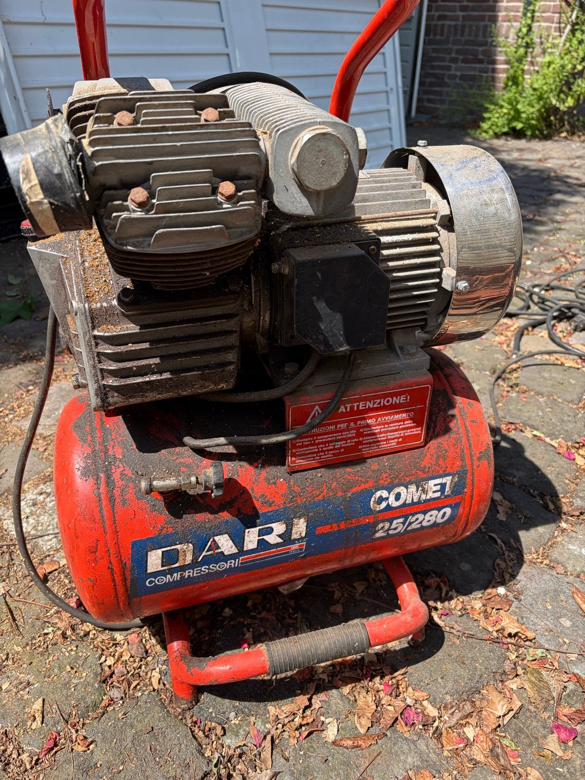 Dari Compressor 25/280 - Motor draait, lekt bij verdeelstuk, Doe-het-zelf en Verbouw, Compressors, Ophalen, O, 6 tot 10 bar, Dari