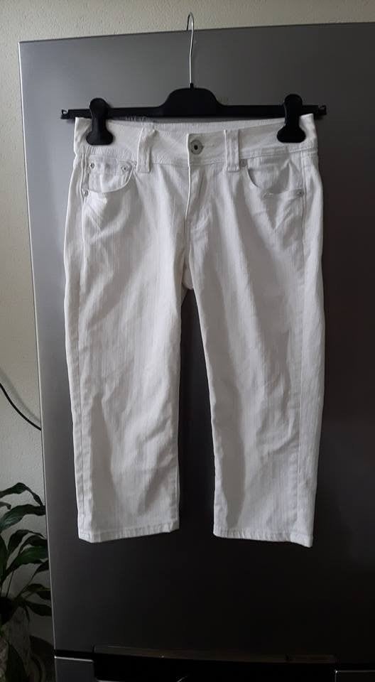Broek KATOEN wit op de achterzijde strass steentjes mt.34, Wit, Nieuw, Ophalen of Verzenden, Driekwart