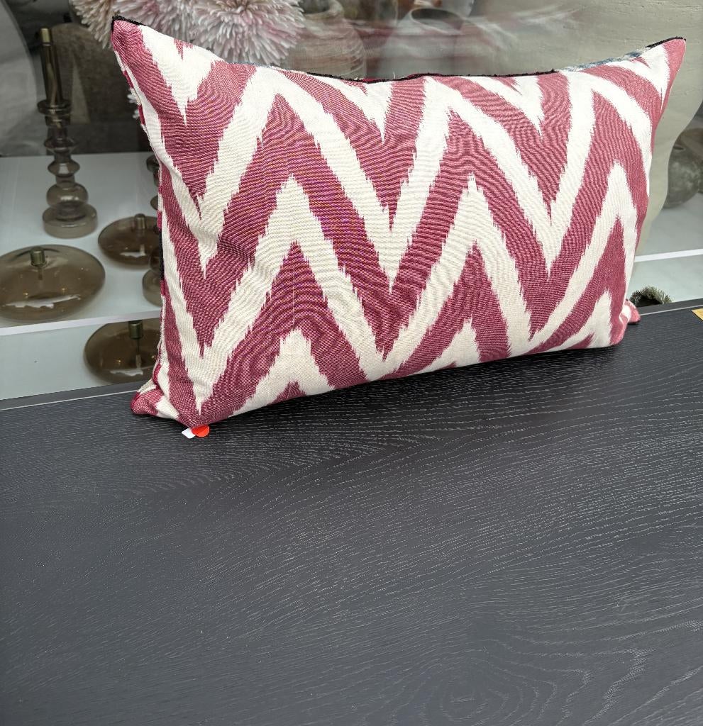 Luxe kussen | Roze/blauwe print, Huis en Inrichting, Ophalen, Nieuw, Overige kleuren, Vierkant