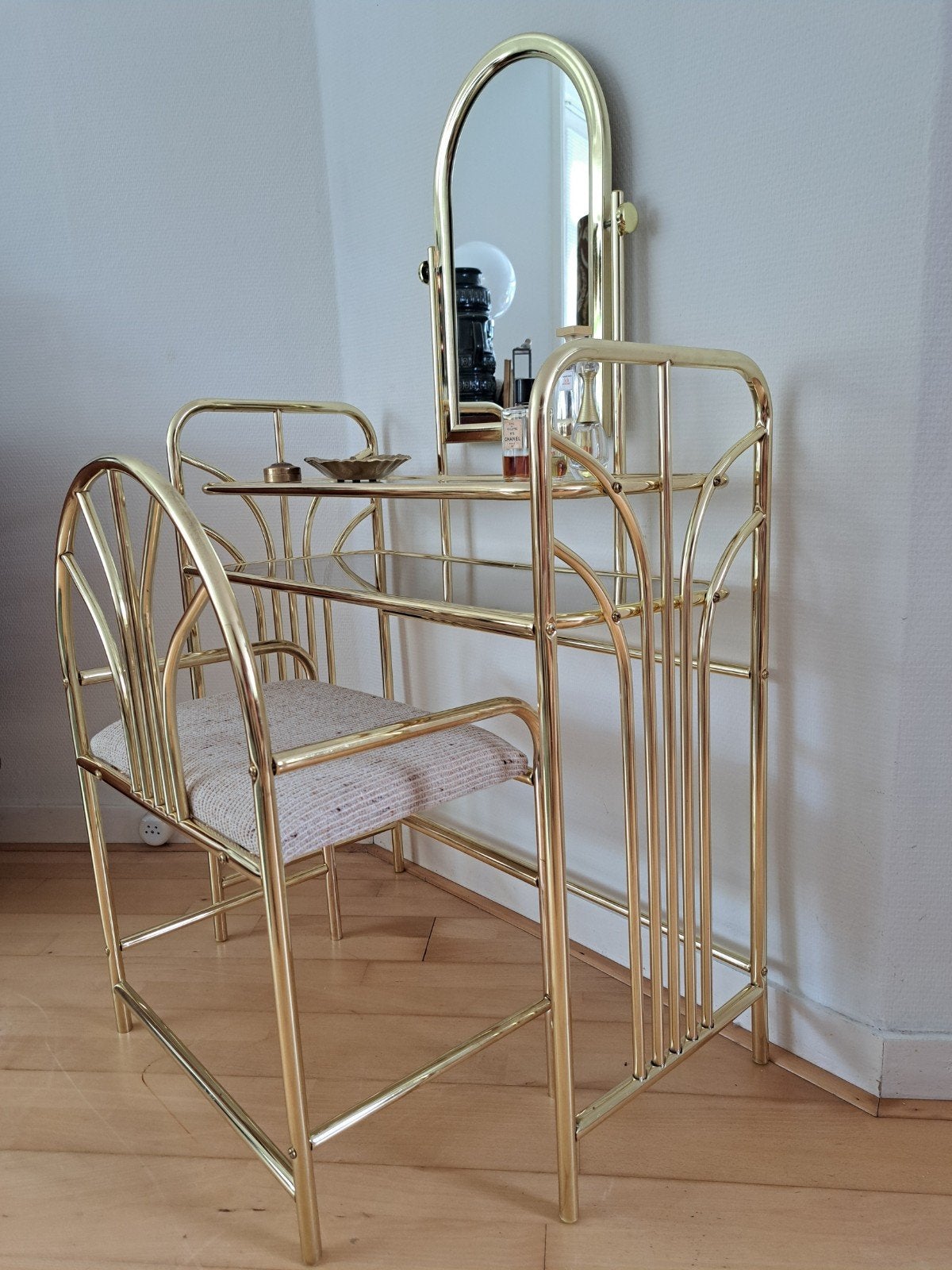 Vintage kaptafel met spiegel en stoel., Ophalen, Gebruikt, Metaal of Aluminium, 100 tot 150 cm