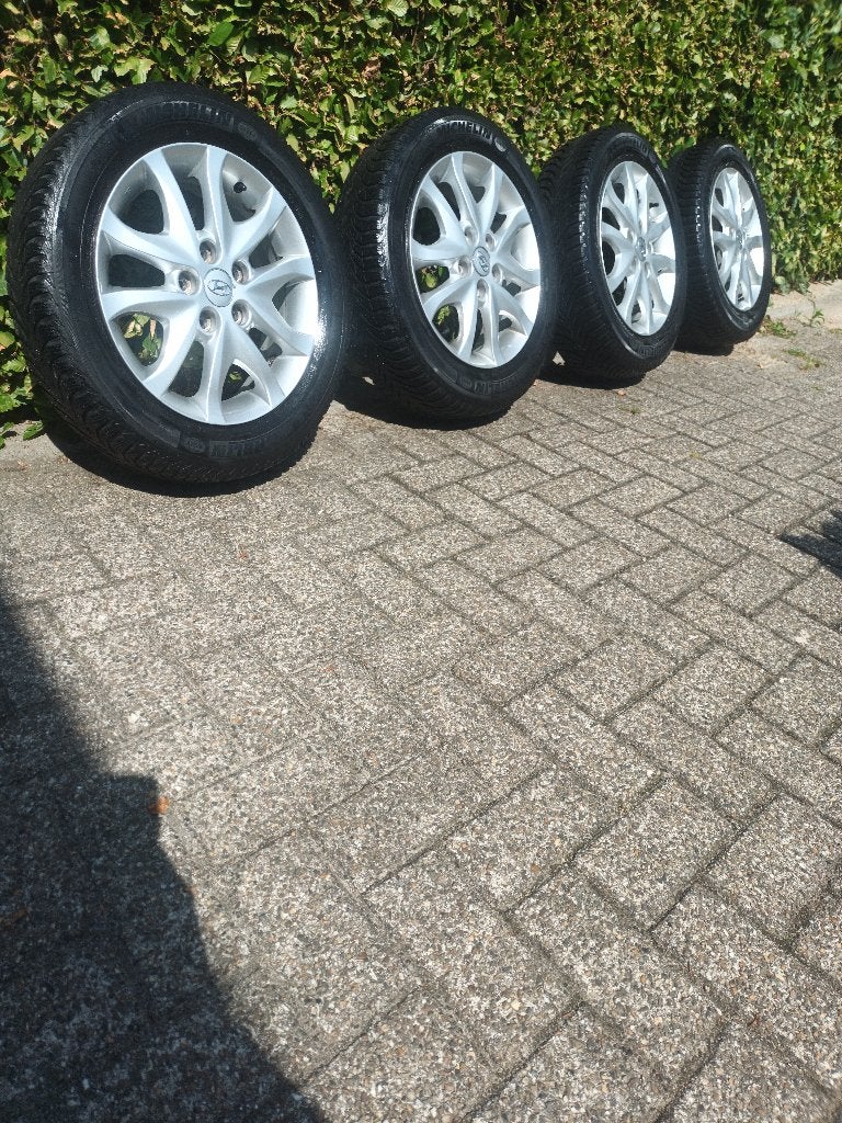 16 inch Aluminium velgen en MICHELIN banden, Ophalen, Gebruikt, 16 inch, Banden en Velgen