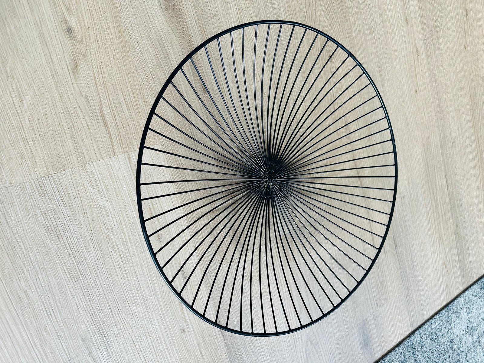 Zwarte metalen fruitschaal / decoratieve schaal, Huis en Inrichting, Ophalen, Schaal, Rond, Zo goed als nieuw