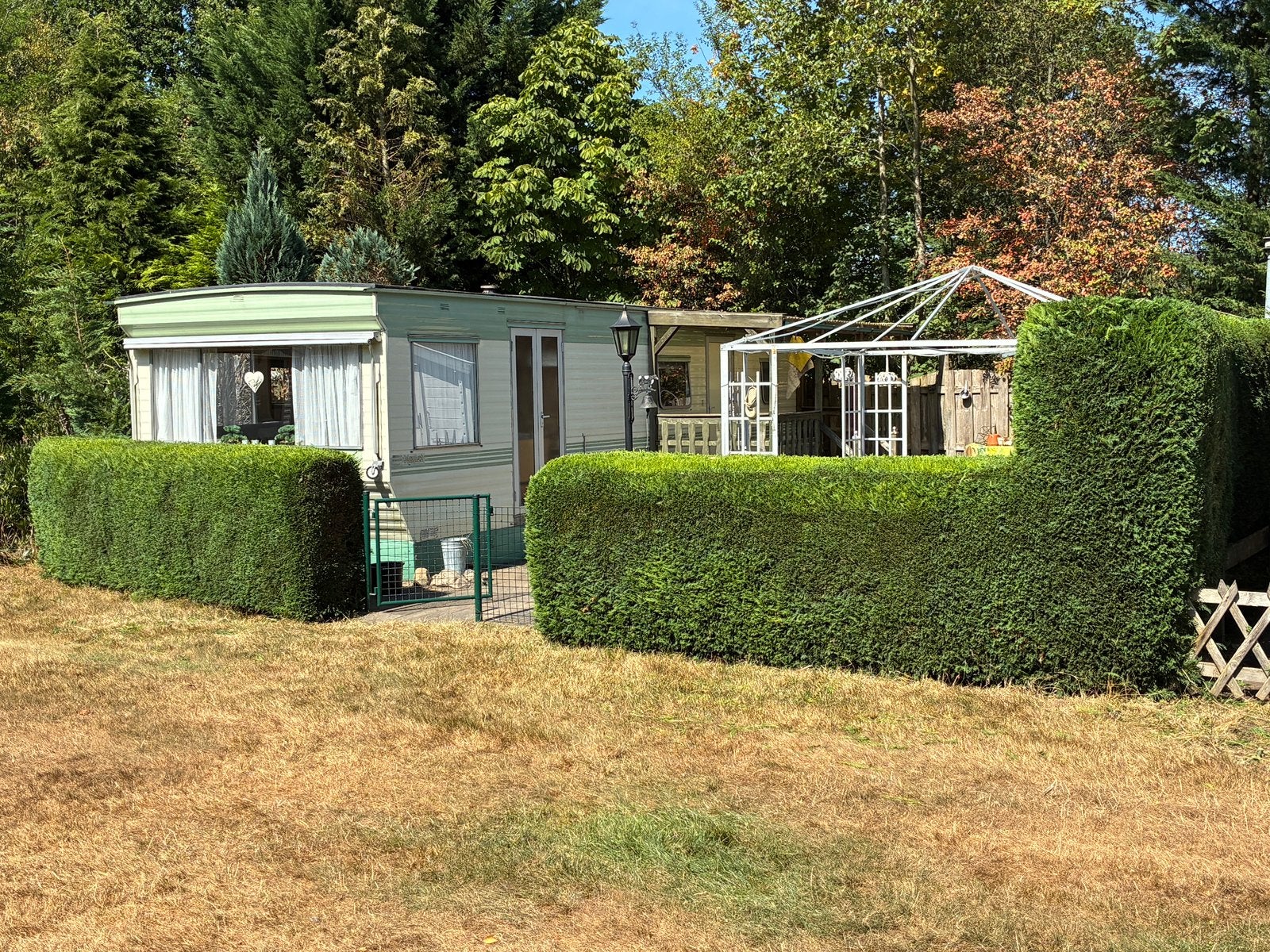 Stacaravan met veranda op mooie camping plaats