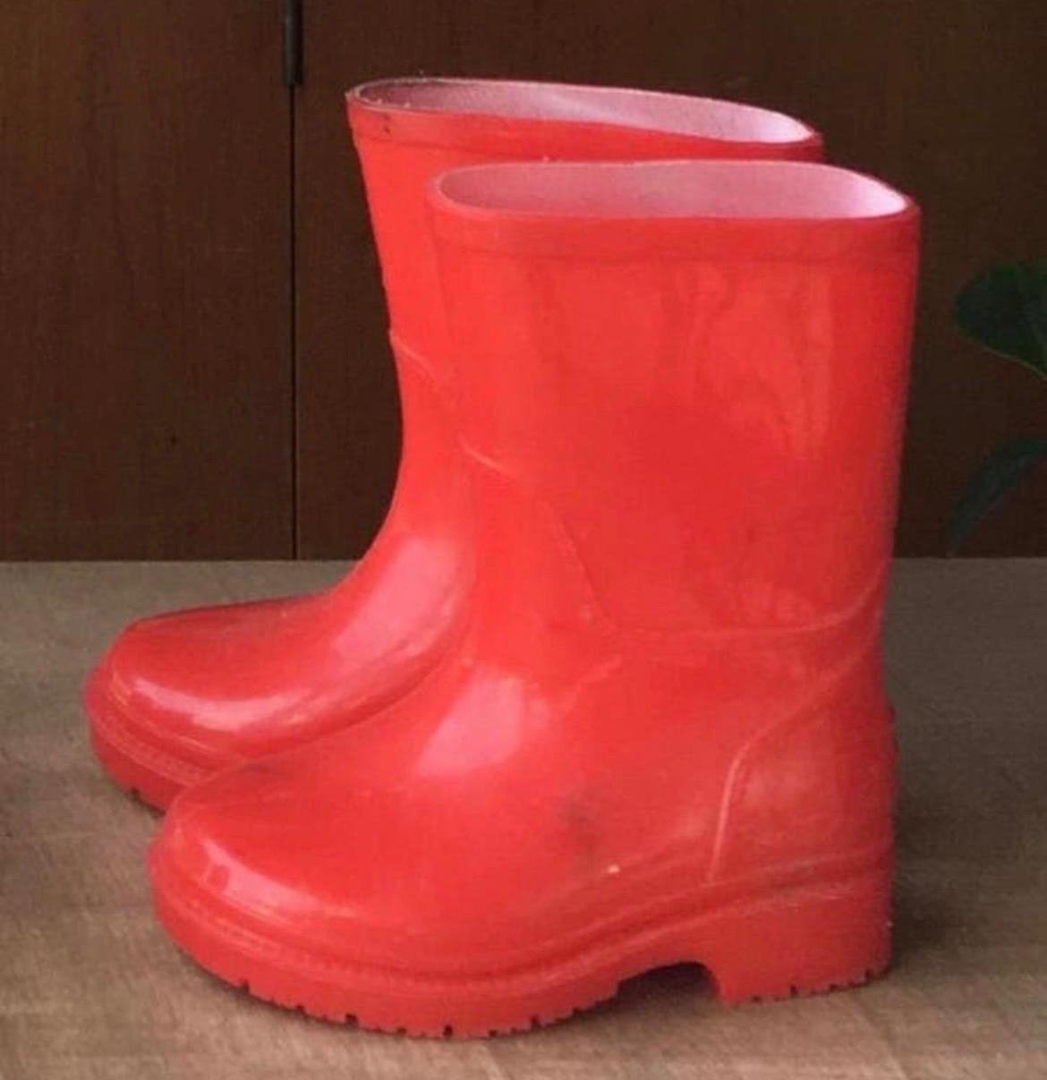 Leuke rode regenlaarzen maat 21, Ophalen, Zo goed als nieuw, Jongetje of Meisje, Jasje
