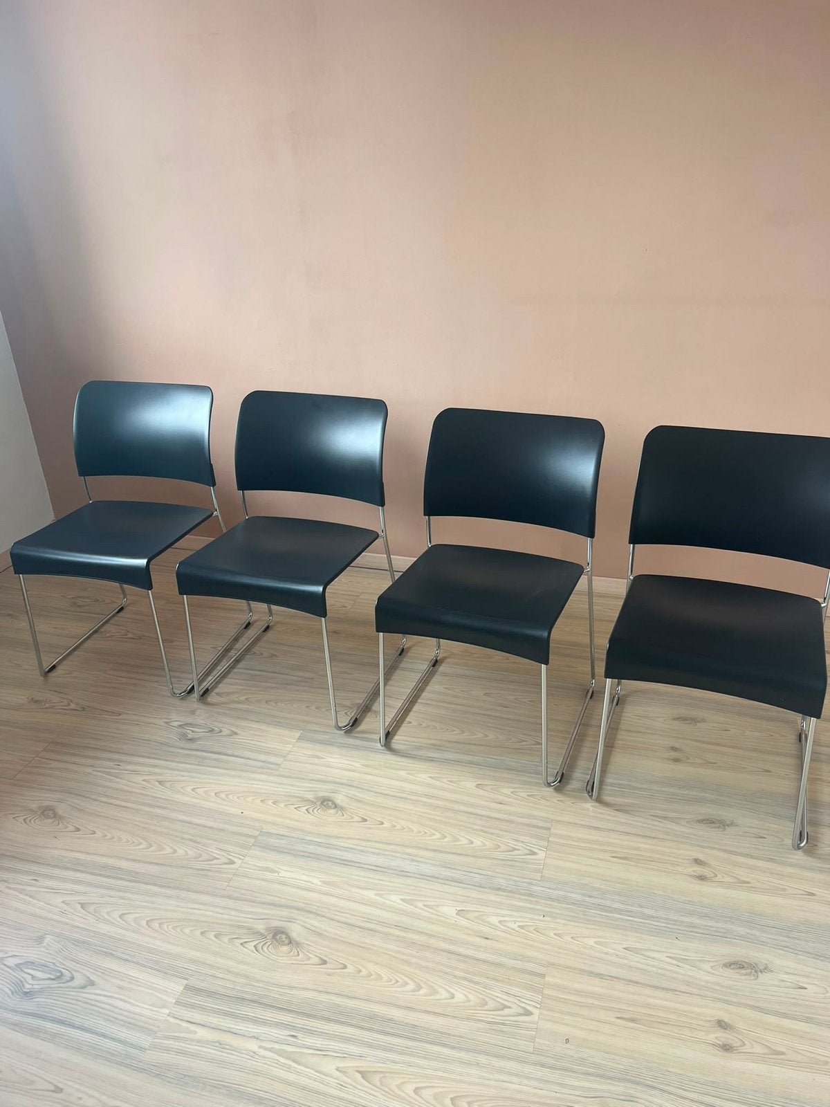 Vitra Sim Stoelen - Set van 4 - Zwart met Chroom Onderstel, Huis en Inrichting, Stoelen, Ophalen, Overige materialen, Gebruikt