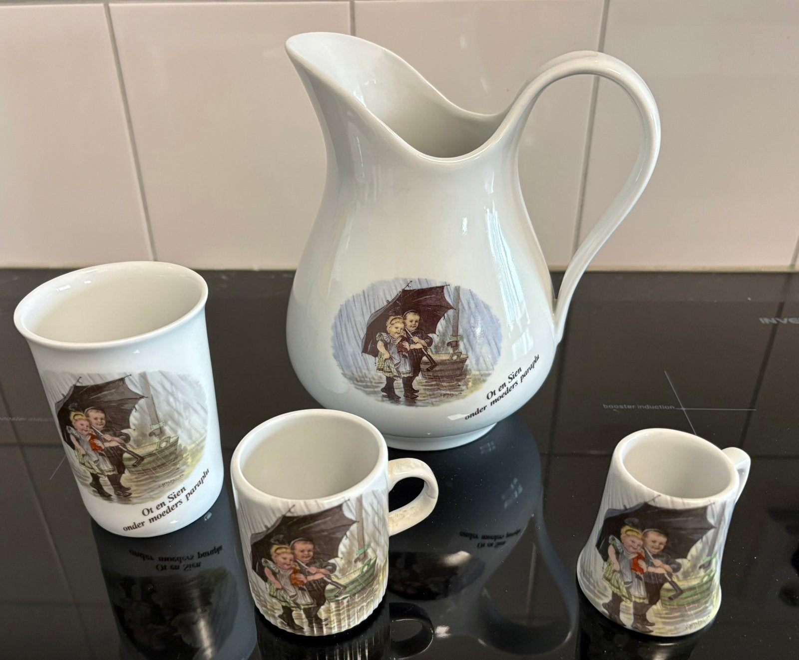 Ot en Sien servies: kan, beker en kannetje, Ophalen of Verzenden, Overige stijlen, Overige typen