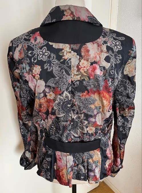 Scarva gebloemd jasje maat 46[dmv], Overige kleuren, Maat 46/48 (XL) of groter, Ophalen of Verzenden, Zo goed als nieuw