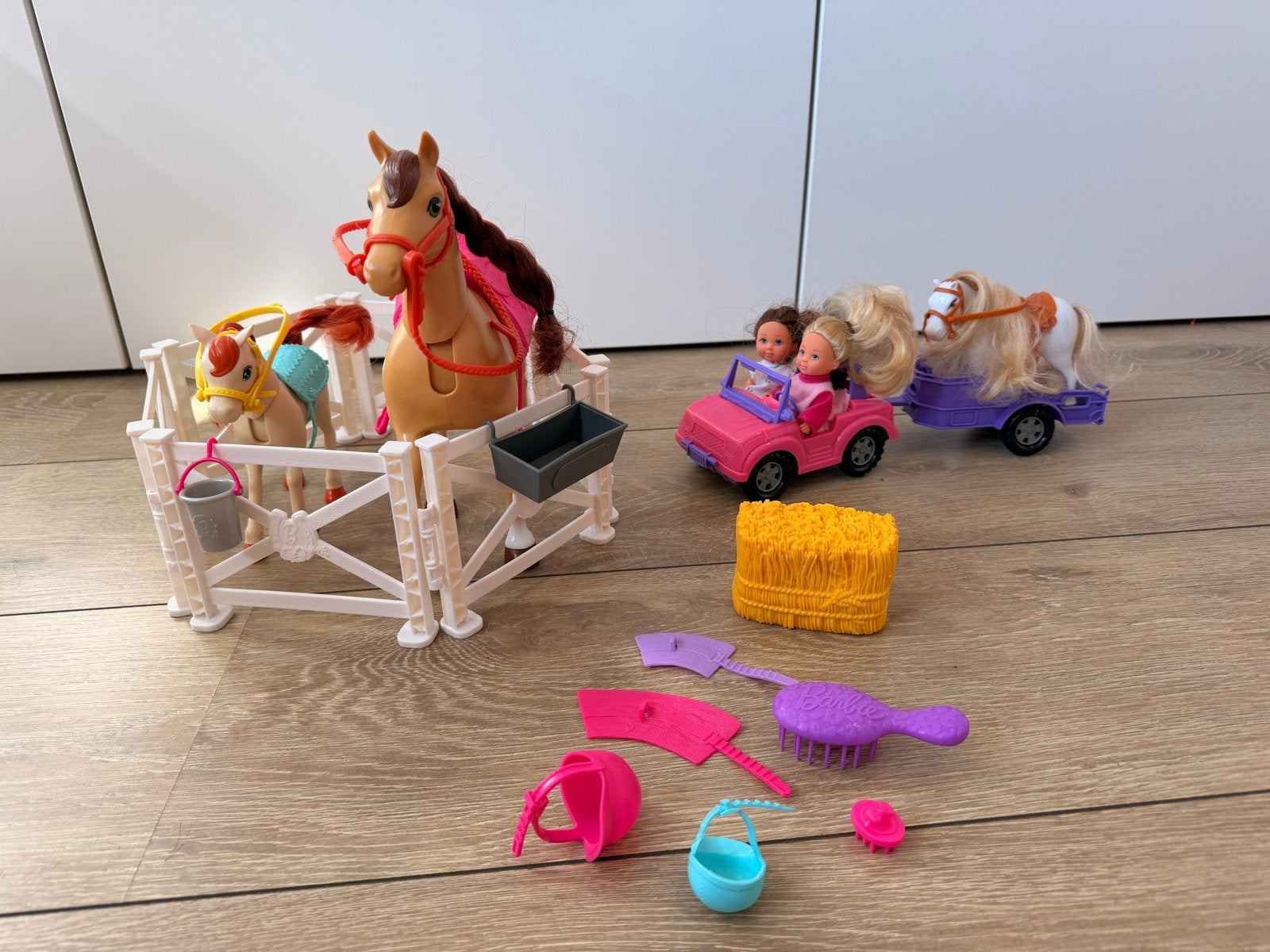 Barbie Chelsea paardenset en Steffi Love paardentrailer