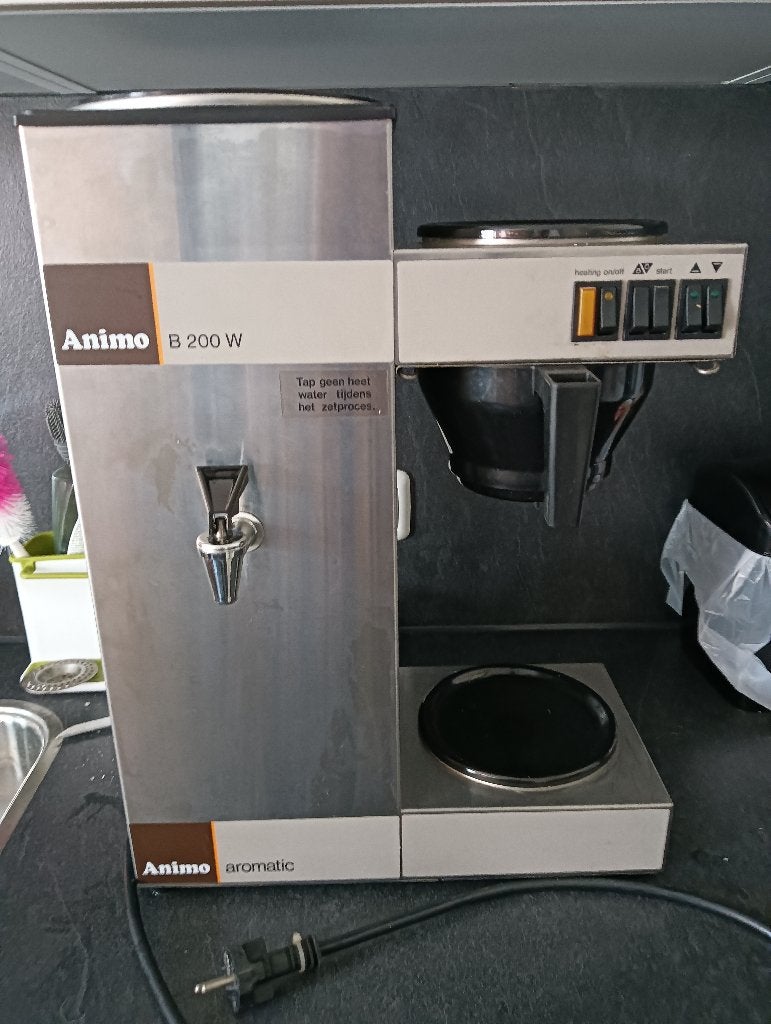 Animo B200W koffiezetapparaat en heetwateraftapkraan, Gebruikt, 10 kopjes of meer, Koffiemachine, Gemalen koffie