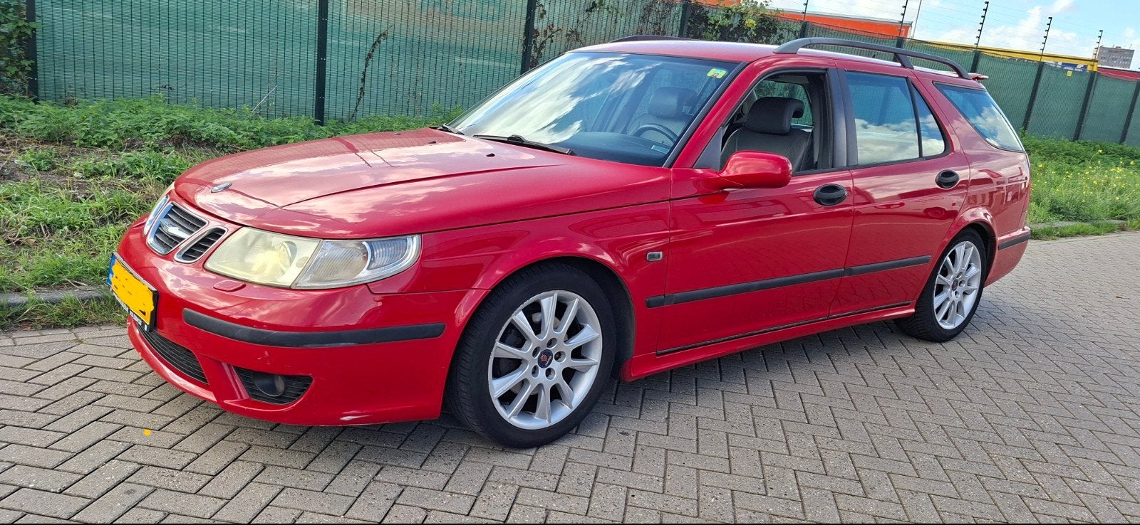 Saab 9-5 Estate 2.0T Vector sport  2005 Rood, Auto's, Voorwielaandrijving, Dealer onderhouden, 1800 kg, 4 cilinders
