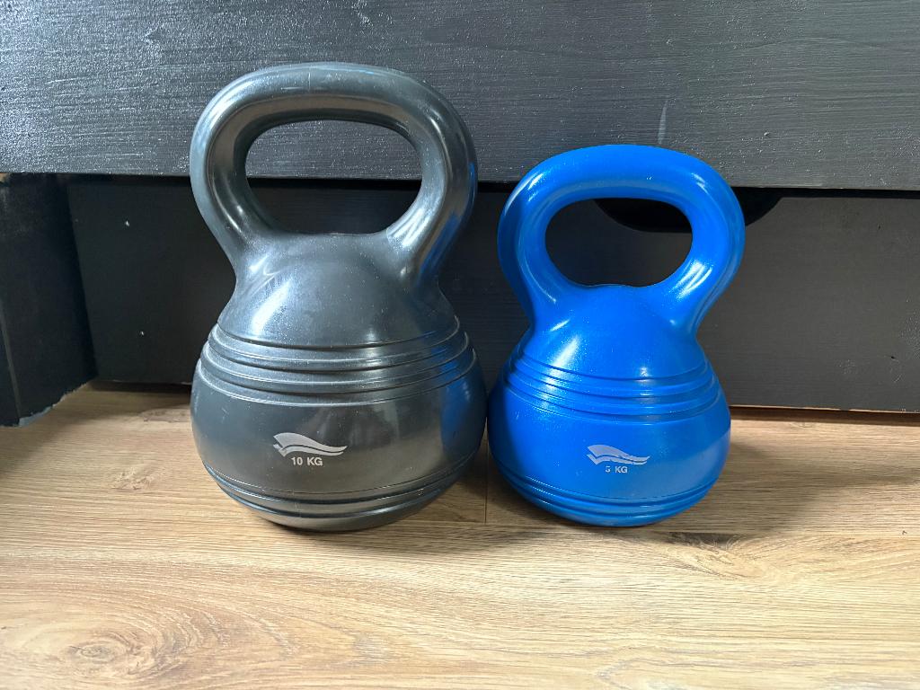 kettlebell 5kg en 10kg, Sport en Fitness, Fitnessmaterialen, Ophalen of Verzenden, Zo goed als nieuw, Benen, Kettlebell