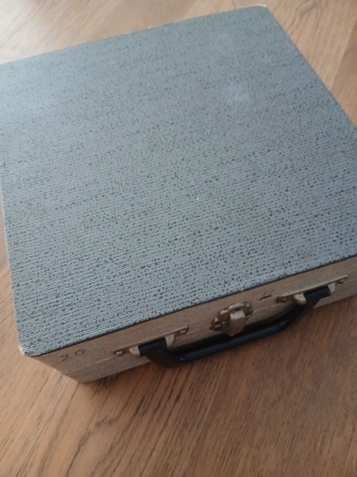 KOFFERTJE MET 20X SINGLE, Ophalen of Verzenden, Gebruikt