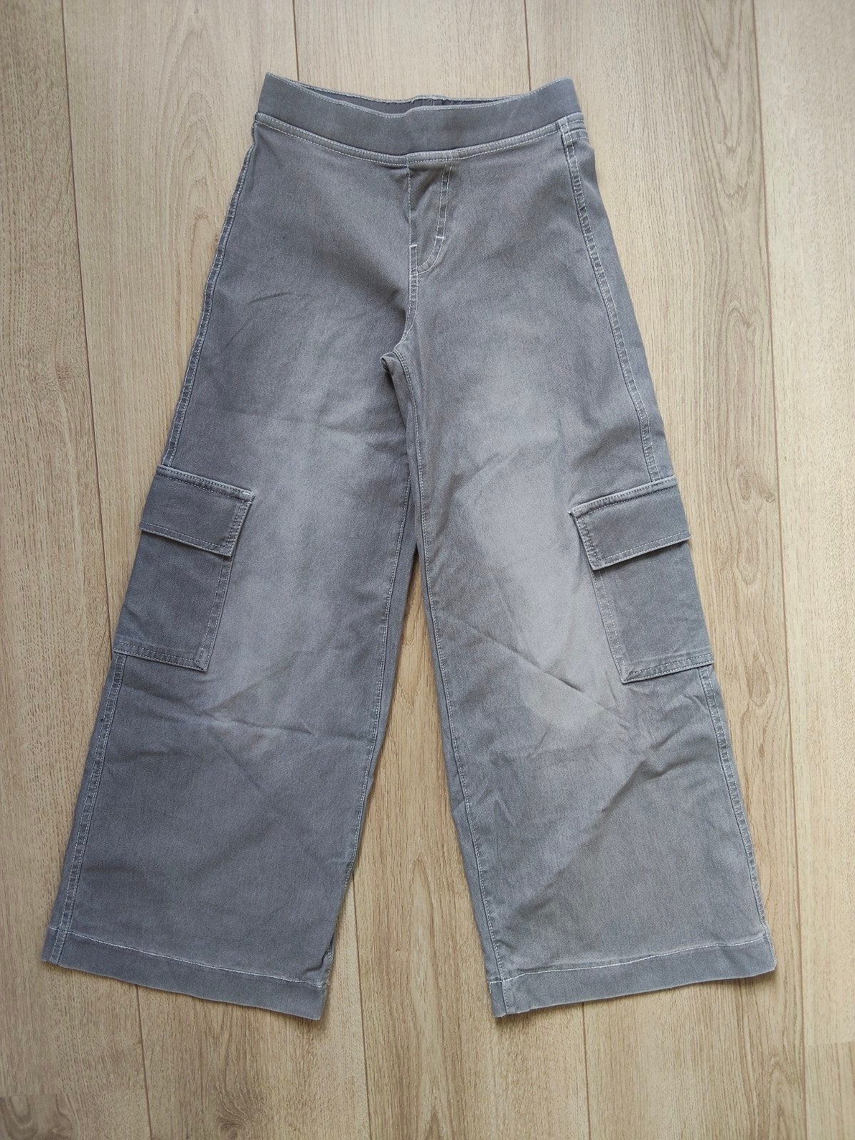 Heerlijke grijze wijde cargo broek van H&M! Mt 134, Broek, Gebruikt, Meisje, H&M