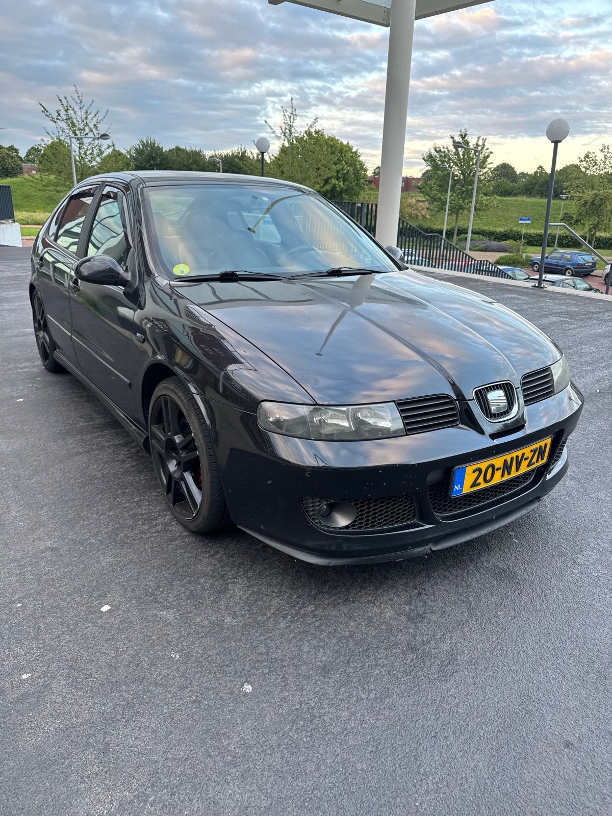 Seat Leon 1.8 20VT 132KW 2004 Zwart, Auto's, Seat, Particulier, Leon, ABS, Achteruitrijcamera, Airbags, Airconditioning, Bluetooth