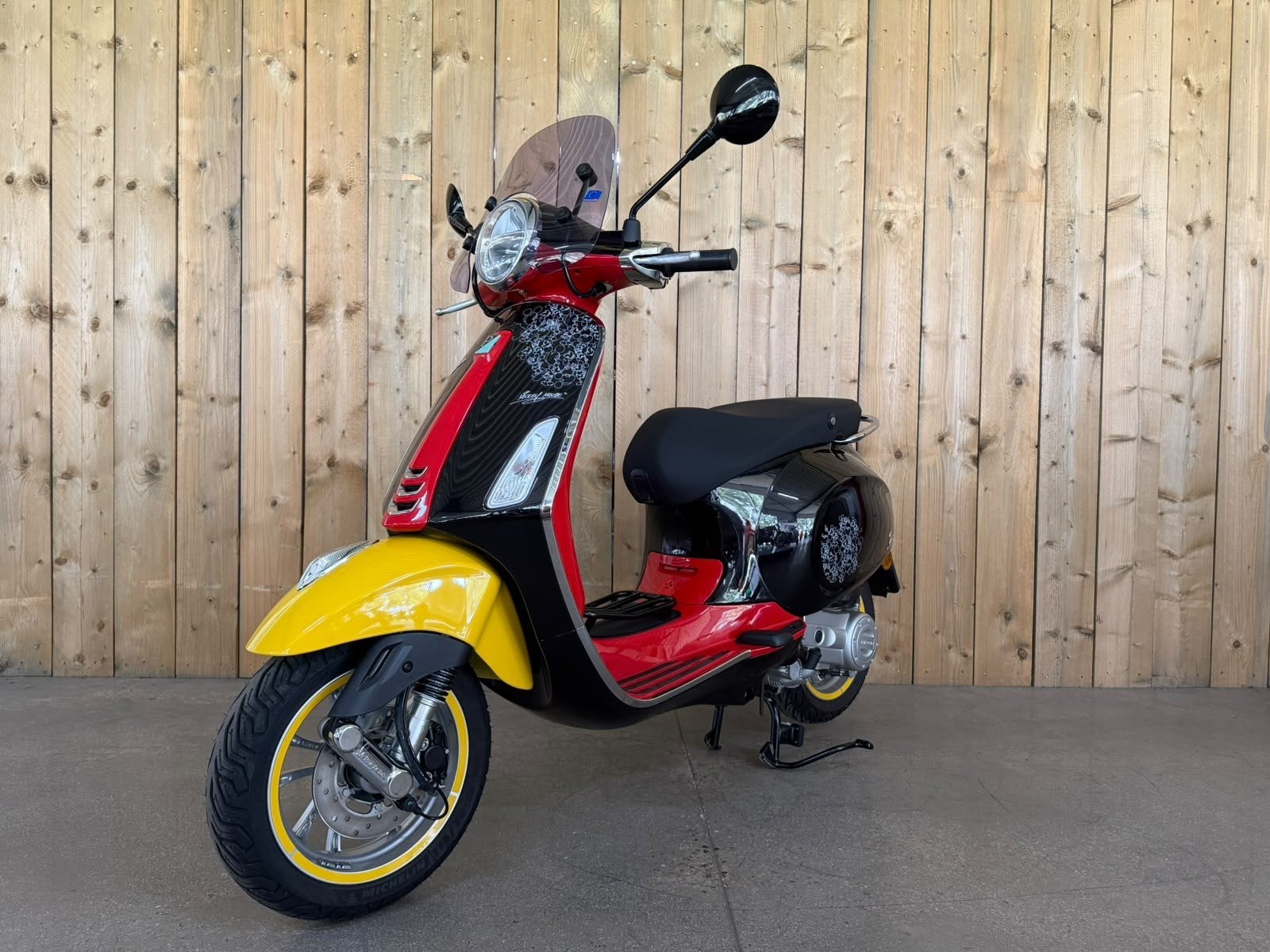Vespa Primavera Mickey Mouse SLECHTS 181KM NIEUWSTAAT!, Fietsen en Brommers, Ophalen, Overige modellen, Maximaal 45 km/u, 49 cc