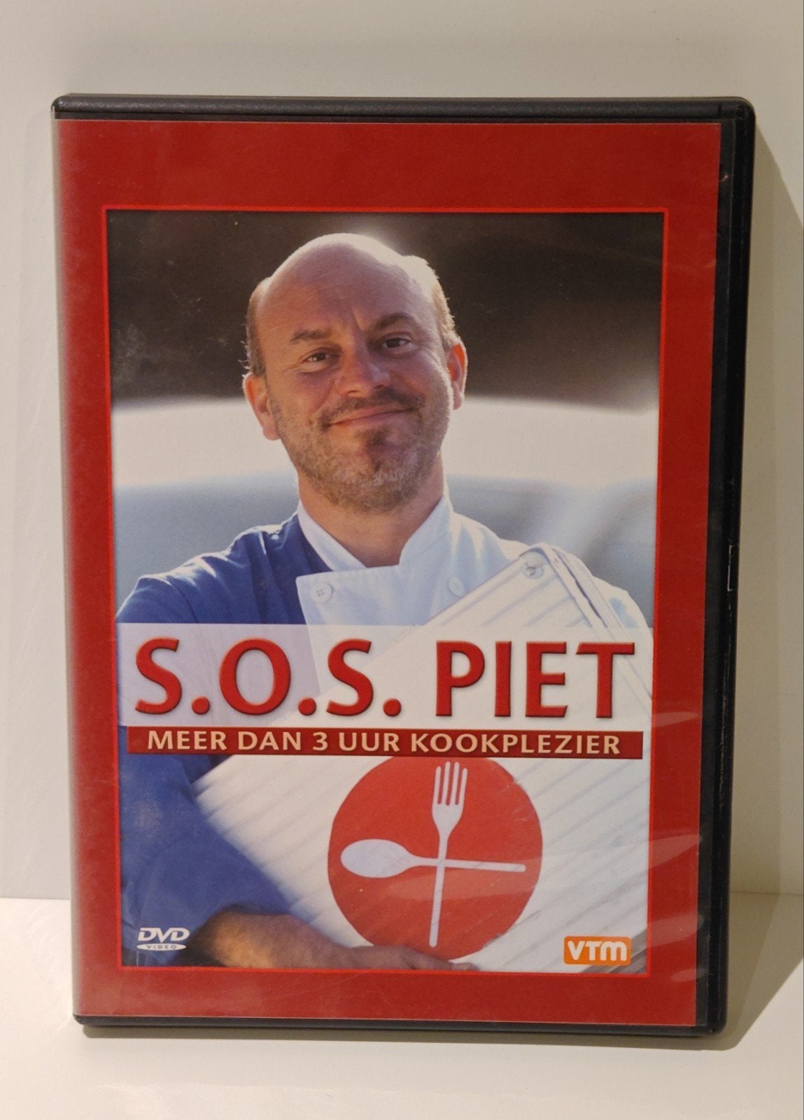 S.O.S. Piet - Meer dan 3 uur kookplezier DVD, Inclusief boekje, Alle leeftijden, Zo goed als nieuw, Ophalen of Verzenden