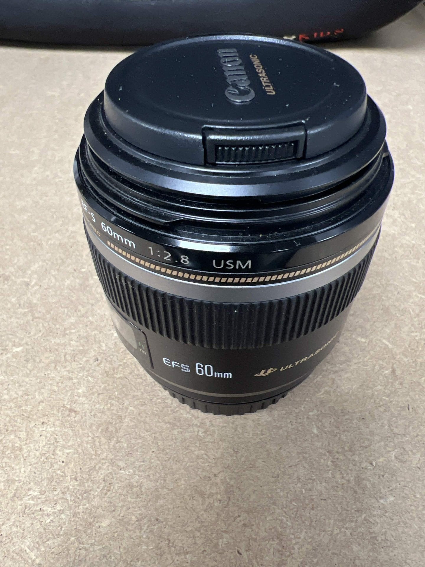 Canon EF-S 60mm f/2.8 Macro USM + doos, Ophalen of Verzenden, Gebruikt