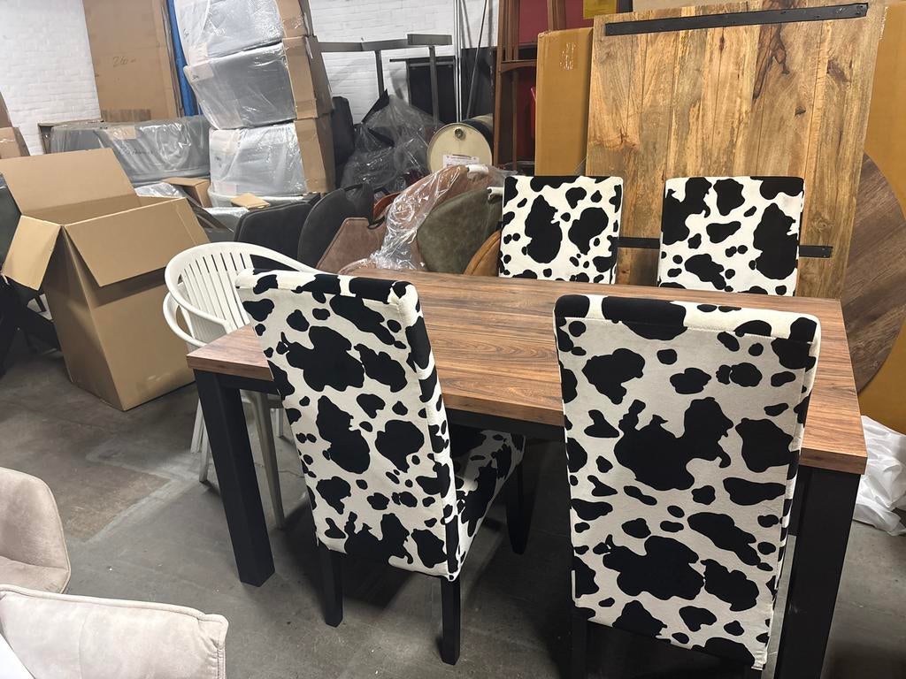 4 Koeien stoelen - Uniek design voor uw interieur, Huis en Inrichting, Stoelen, Ophalen, Outletliving7@gmail.com, Zwart, Nieuw