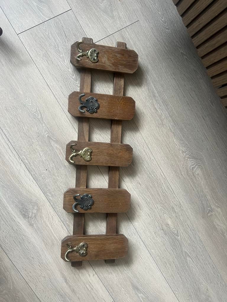 Brocante houten wandkapstok met sierlijke haken, Huis en Inrichting, Woonaccessoires | Kapstokken, Ophalen, Gebruikt, Hout, Wandkapstok