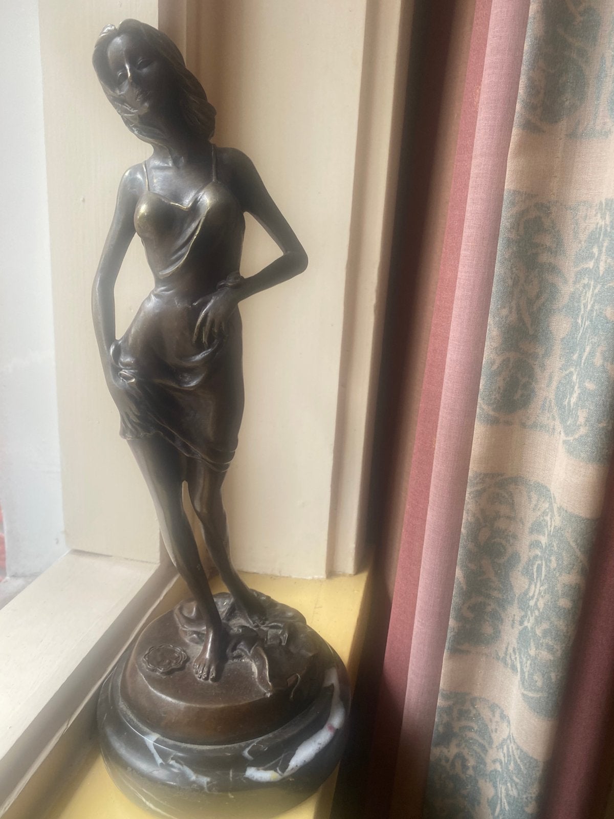 Bronzen beeld  vrouw van lichte zeden, Ophalen of Verzenden, Brons