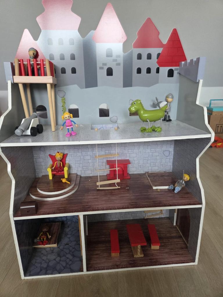 Houten ridderkasteel, Ophalen, Zo goed als nieuw, Poppenhuis